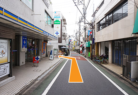 ⑥	ジョイント薬局の先を左に曲がります